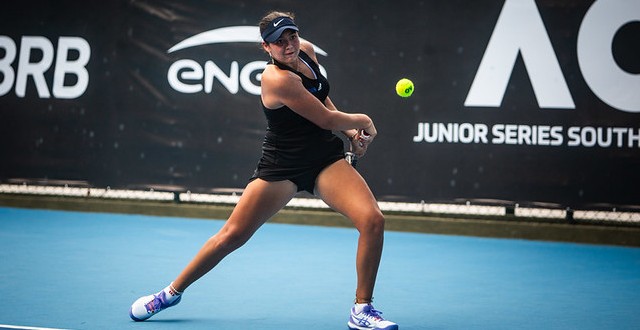 Carol Bohrer reage no segundo set mas cai no Australian Open Juvenil 9 carolinabohrerrio23med2 4