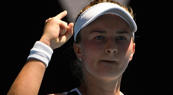 Krejcikova estreia com vitória de virada diante de Hontama no Australian Open 32 krejcikovaausopen24