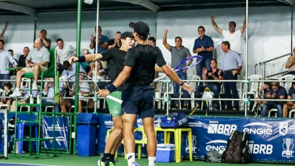 Schiessl elimina Tsitsipas no M25 de Salvador (BA) . Baianos derrubam favoritos nas duplas 1 victorrocharafael