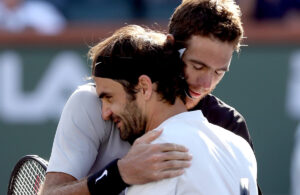 Juan Martín del Potro abraça Roger Federer após duelo em Indian Wells 2018