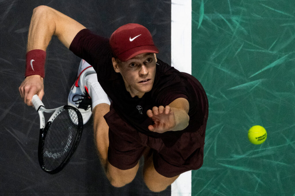 Sinner controla belga na estreia em Paris e ameaça Alcaraz 28 sinnerparis25gd