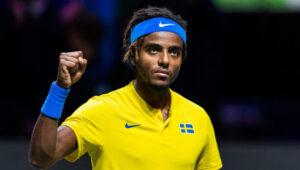 Elias Ymer vibra em vitória pela Copa Davis