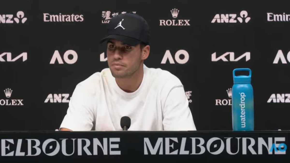 Alcaraz prevê batalha contra Zverev em Melbourne