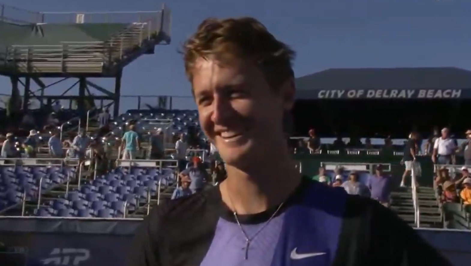 Entrevistadora comete gafe bizarra após vitória de Korda em Delray Beach Entrevistadora comete gafe bizarra após vitória de Korda em Delray Beach
