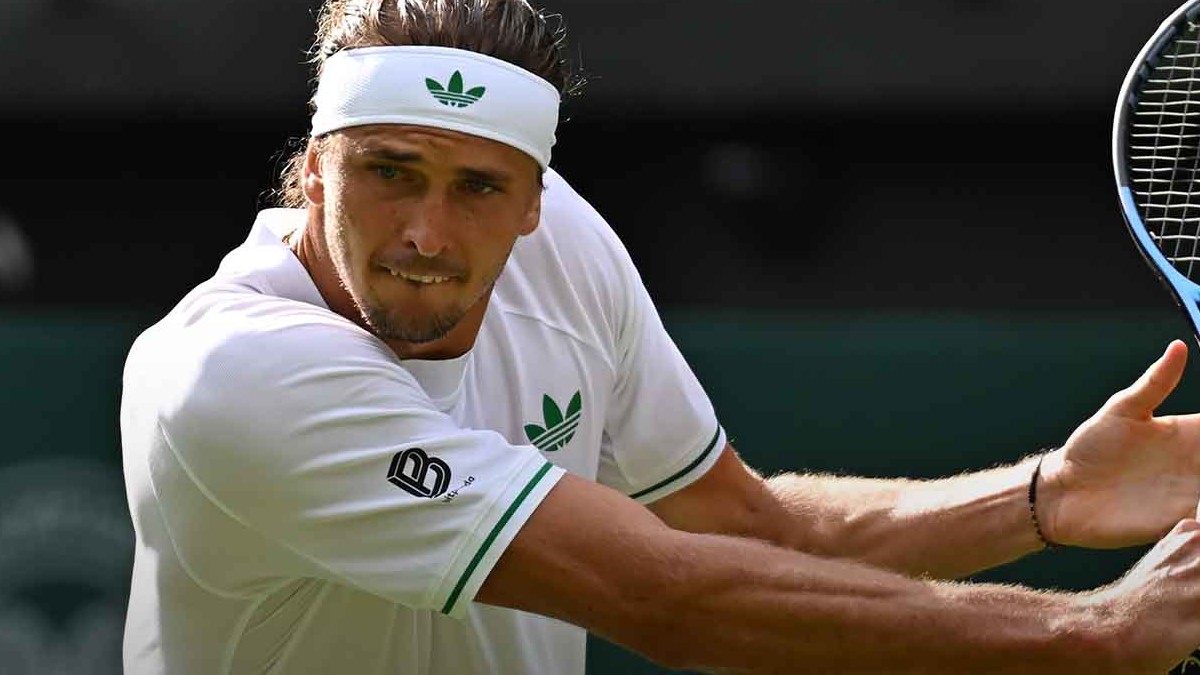 Zverev passa Alcaraz, volta ao nº 2 e ajuda João Fonseca