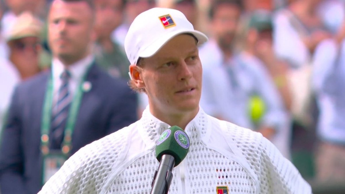 Jannik Sinner rompe com clínica médica e conversa com Darren Cahill