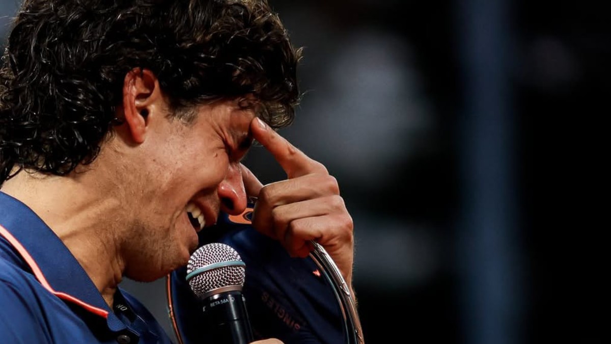 Facundo Mena chora em quadra durante final histórica de tênis em Buenos Aires