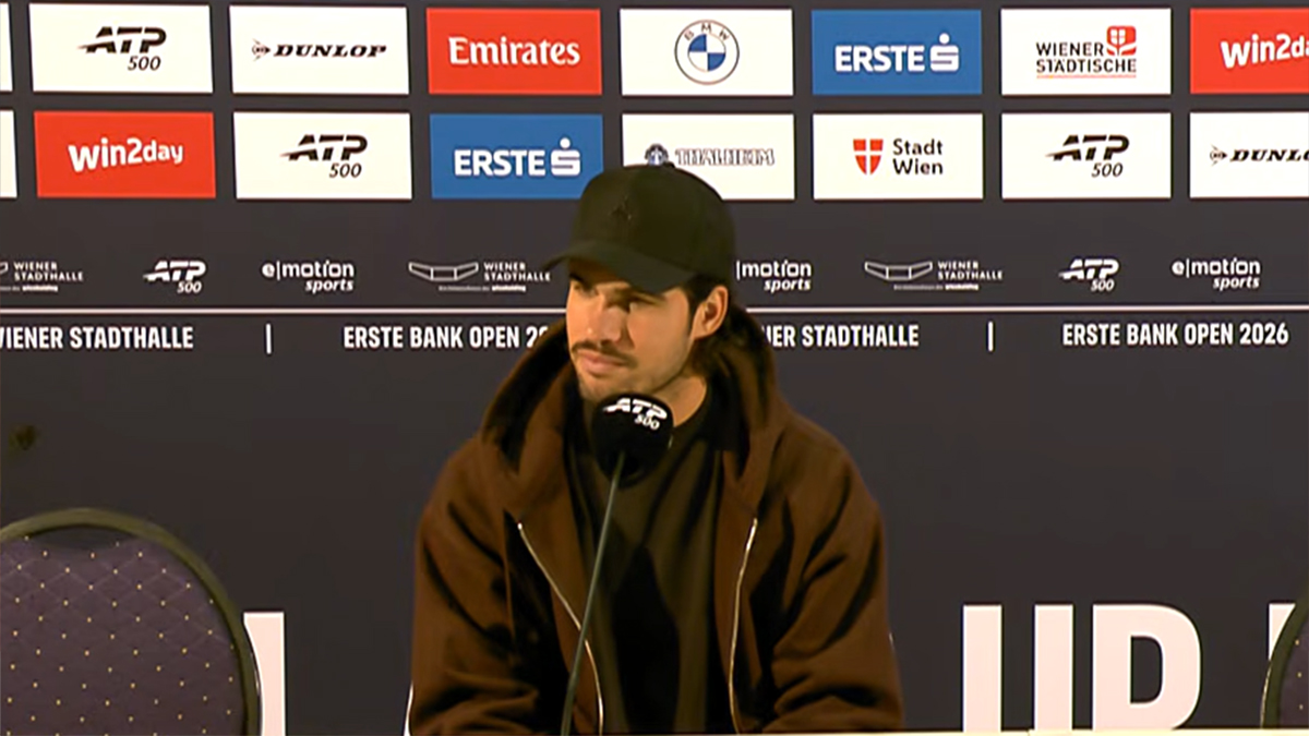 Carlos Alcaraz elogia temporada e define Zverev como merecedor do topo