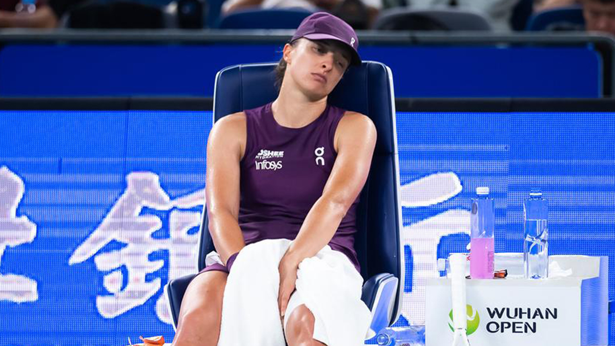 Iga Swiatek sofre lesão e se pronuncia após derrota no WTA de Wuhan