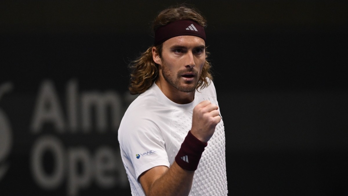 Tsitsipas vence e aposenta Kukushkin no ATP 250 de Almaty