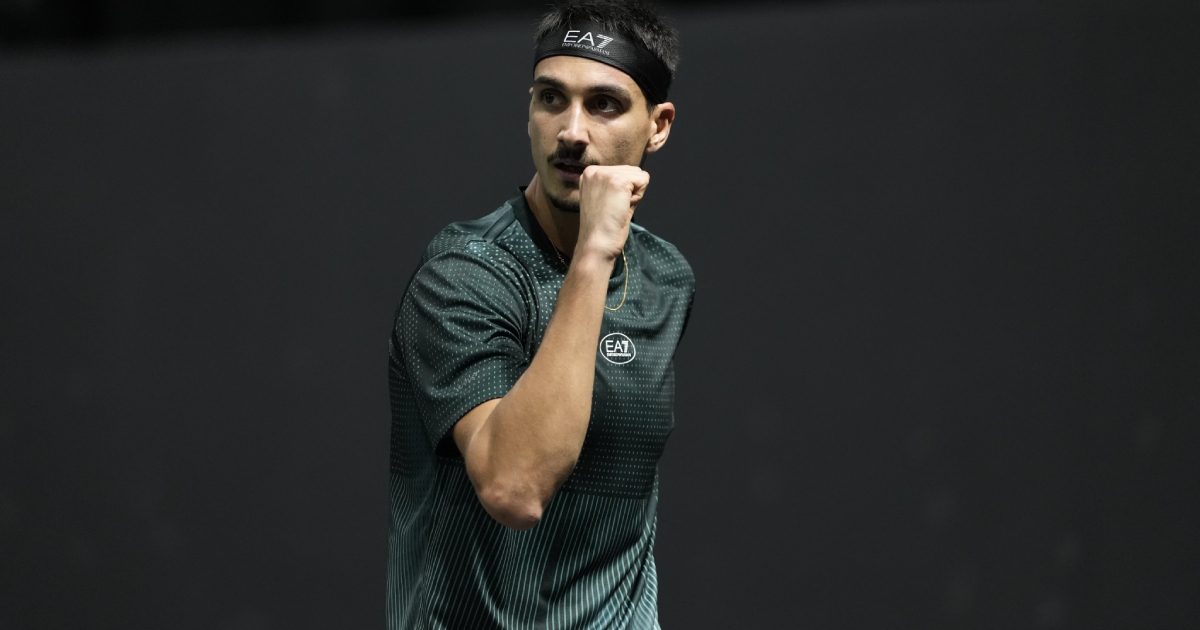 Lorenzo Sonego vibra em vitória sobre Lorenzo Musetti em Paris (