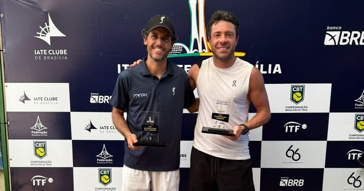 Brasiliense Starling à direita com premiação nos 40 masculino com Henrique Mello à esquerda [Crédito: Gustavo Werneck]