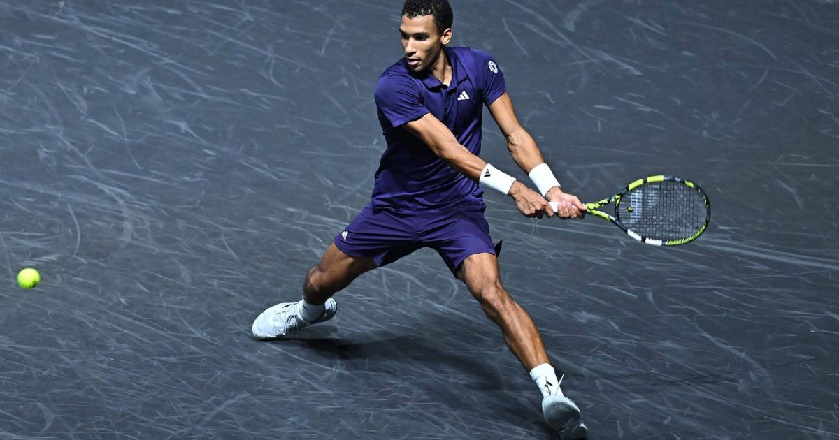 aliassimeparis25gd (Crédito: Corinne Dubreuil/ATP Tour)