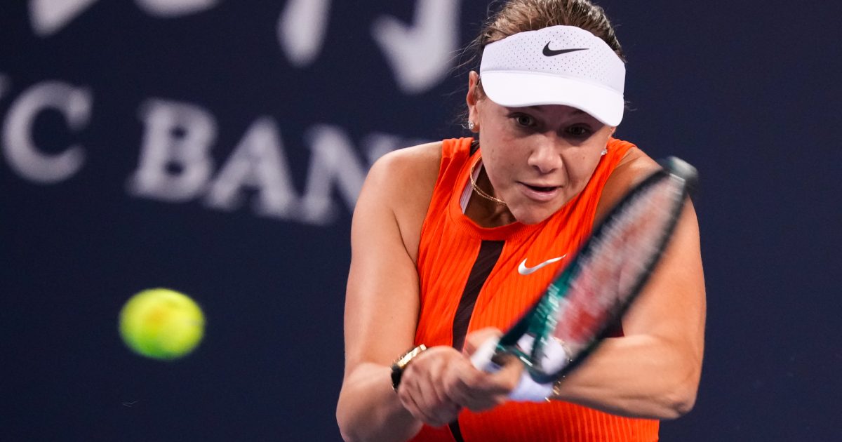 Amanda Anisimova em ação no WTA 1000 de Pequim (Crédito: China Open)