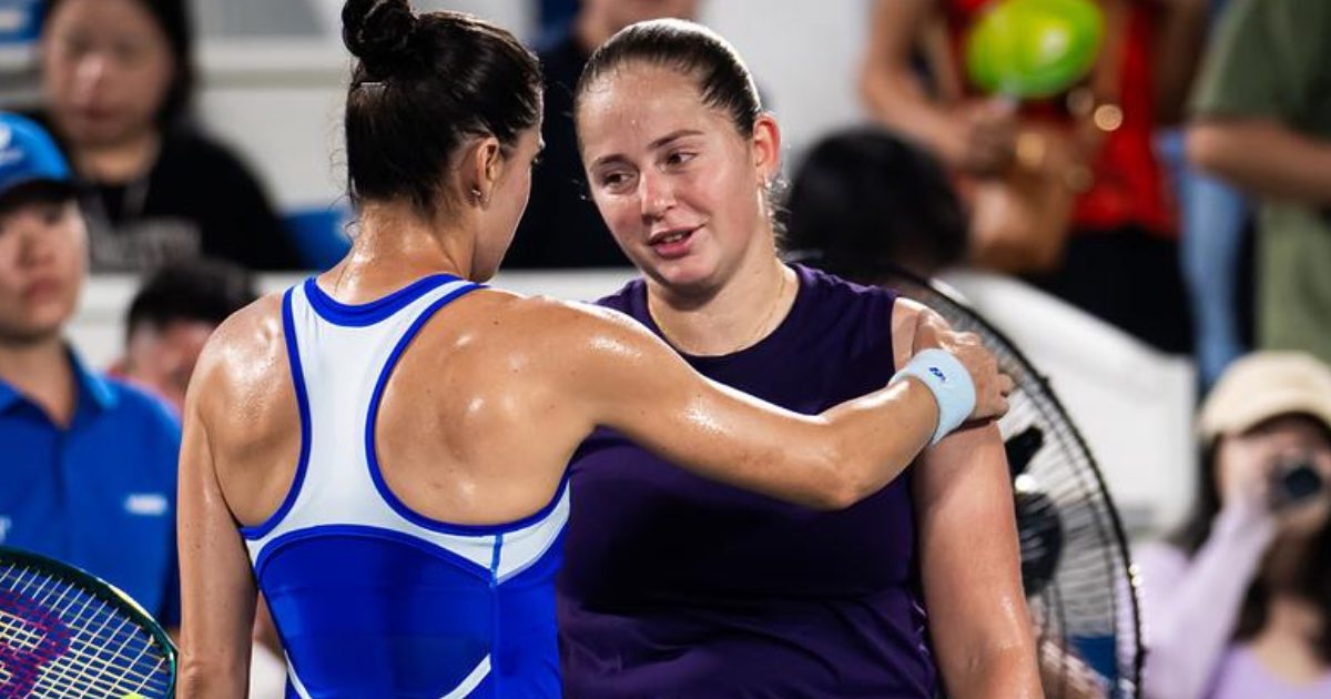 Osatepnko conversa com Cirstea após duelo na China