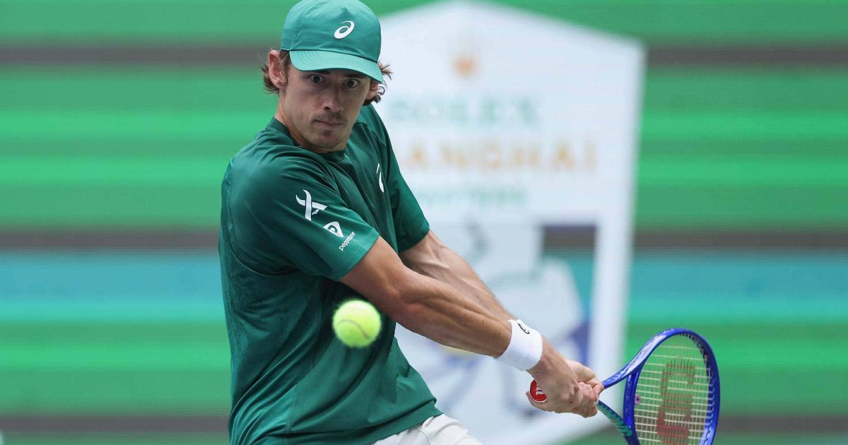 Alex de Minaur em ação pelo Masters de Shanghai (Crédito: Getty Images for ATP)
