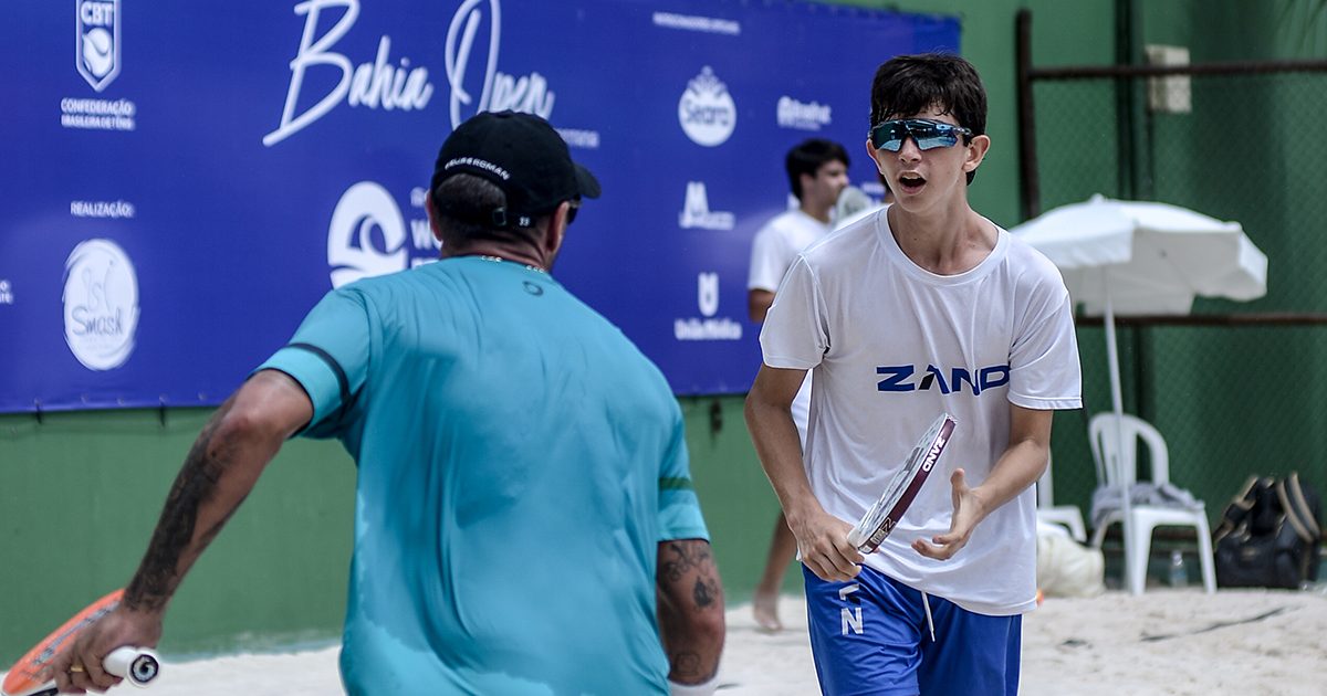 Foto: Felipe Roman de verde e Rafael Gordilho de branco / em anexo programação desta terça do quali e chaves do quali / Crédito: Lucas Lopes/Divulgação