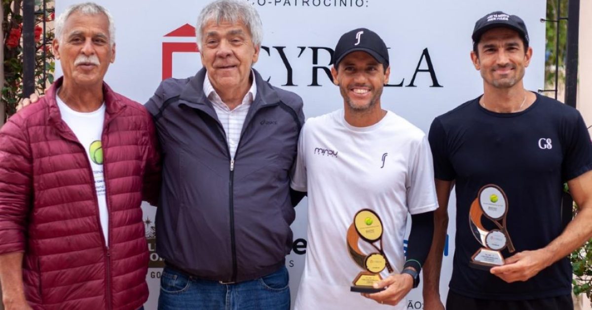 Henrique Mello `(de branco)