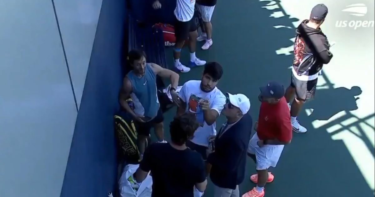 Carlos Alcaraz a ponta e reclama de câmeras no US Open