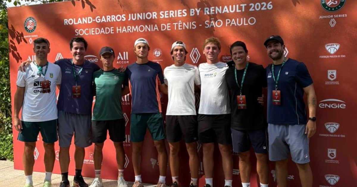 Atletas e staff da Rio Tennis e Felipe Mamede com Del Potro (Crédito: Divulgação)