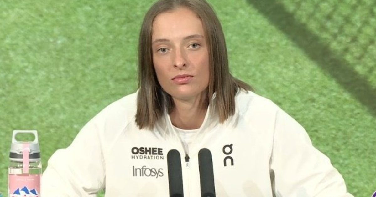 Swiatek em coletiva (Crédito: Reprodução AELTC)